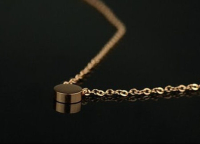 Mini vedhæng i rødguld