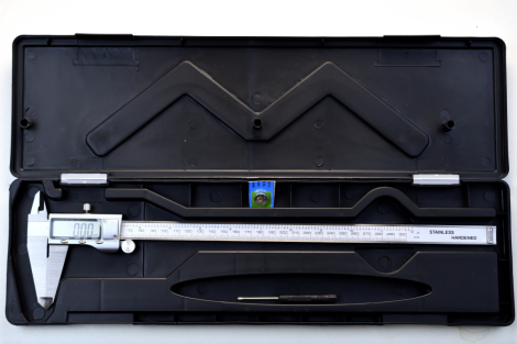 300 mm Digital Skydelære med solid opbevaringsboks.