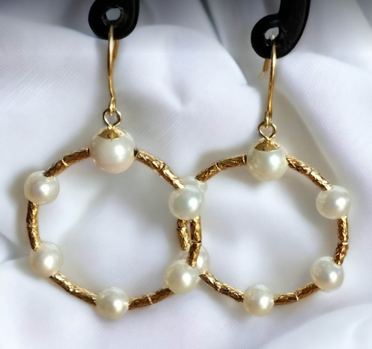 Beautiful genuine Akoya pearls